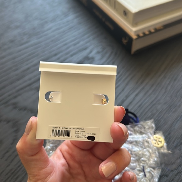 NWT Tory Burch Hoops - Picture 4 of 4